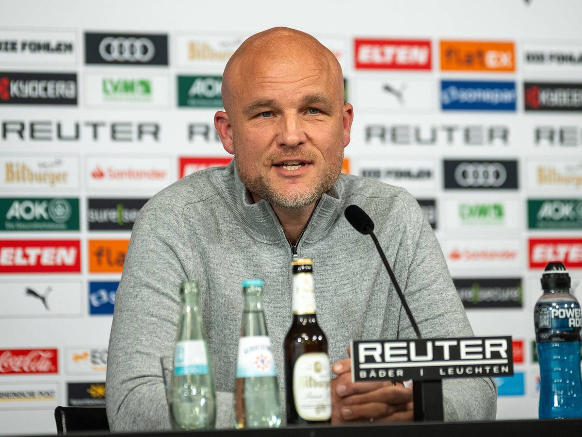 Rouven Schröder spricht bei seiner ersten Pressekonferenz als Sport-Boss bei Borussia Mönchengladbach.