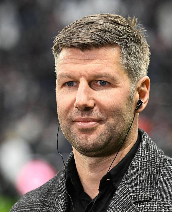 Thomas Hitzlsperger mit In-Ear-Kopfhörern.