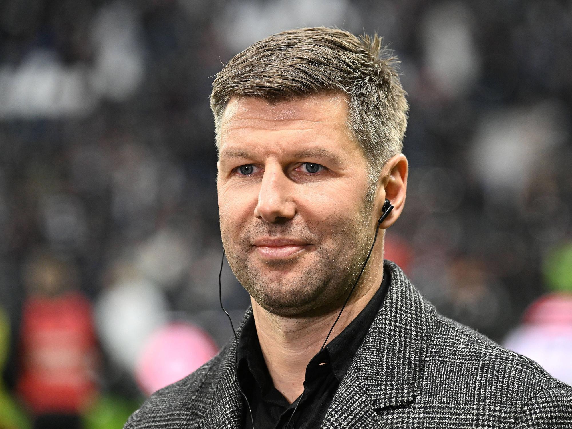 Thomas Hitzlsperger mit In-Ear-Kopfhörern.