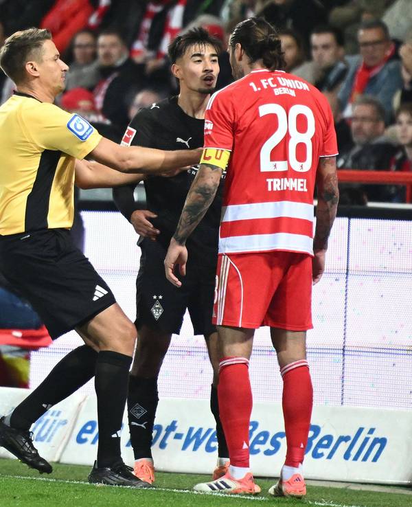 Jens Castrop und Christopher Trimmel diskutieren.