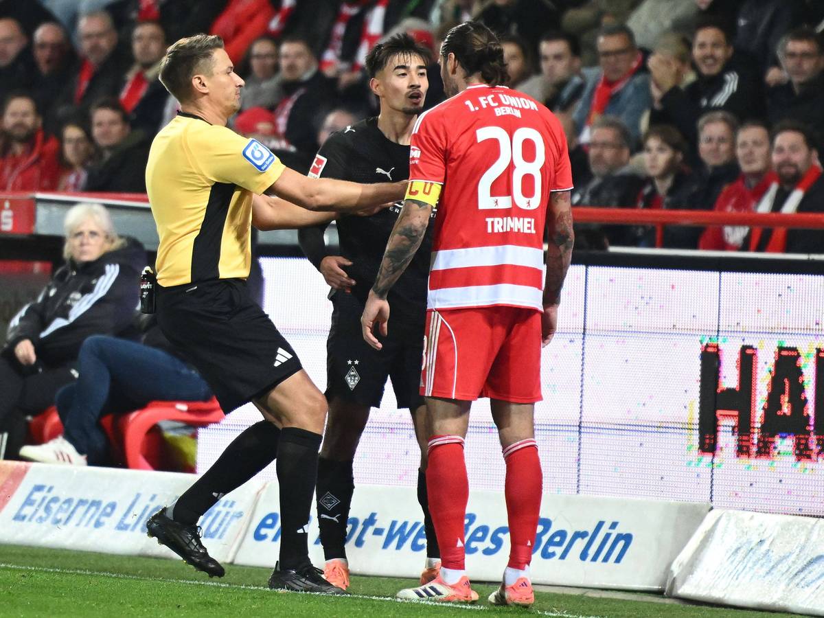 Jens Castrop und Christopher Trimmel diskutieren.