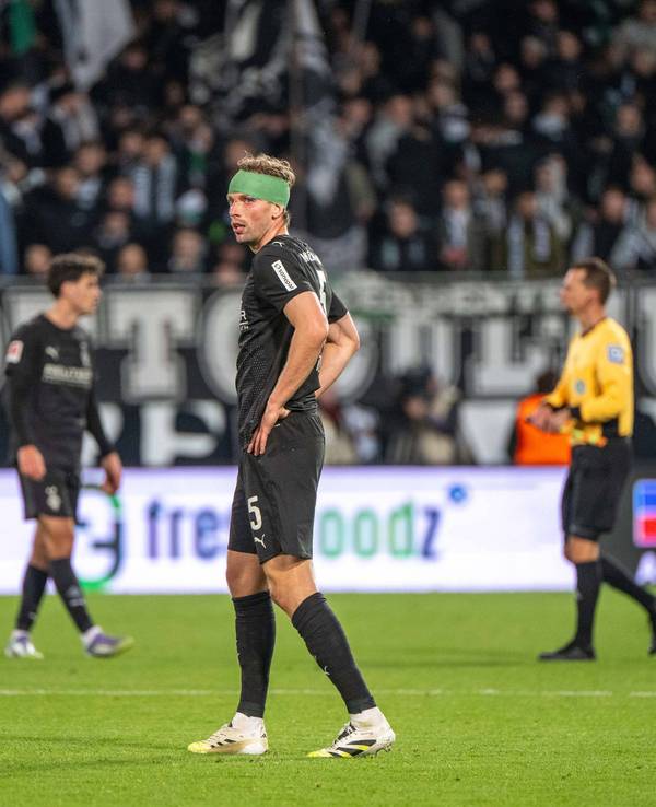 Marvin Friedrich mit einer grünen Kopfbandage.