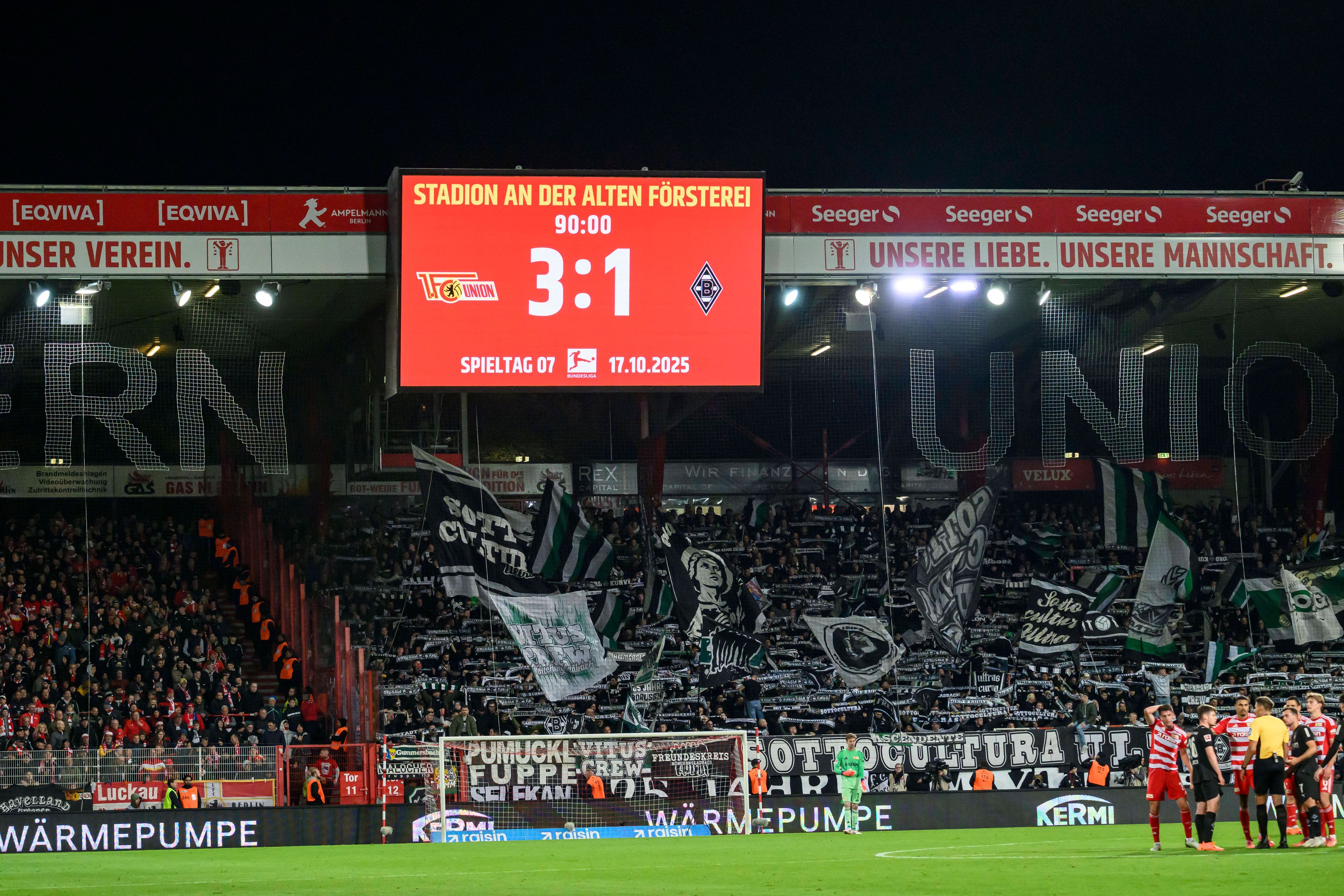 Die Gladbacher Auswärtskurve in der Alten Försterei.