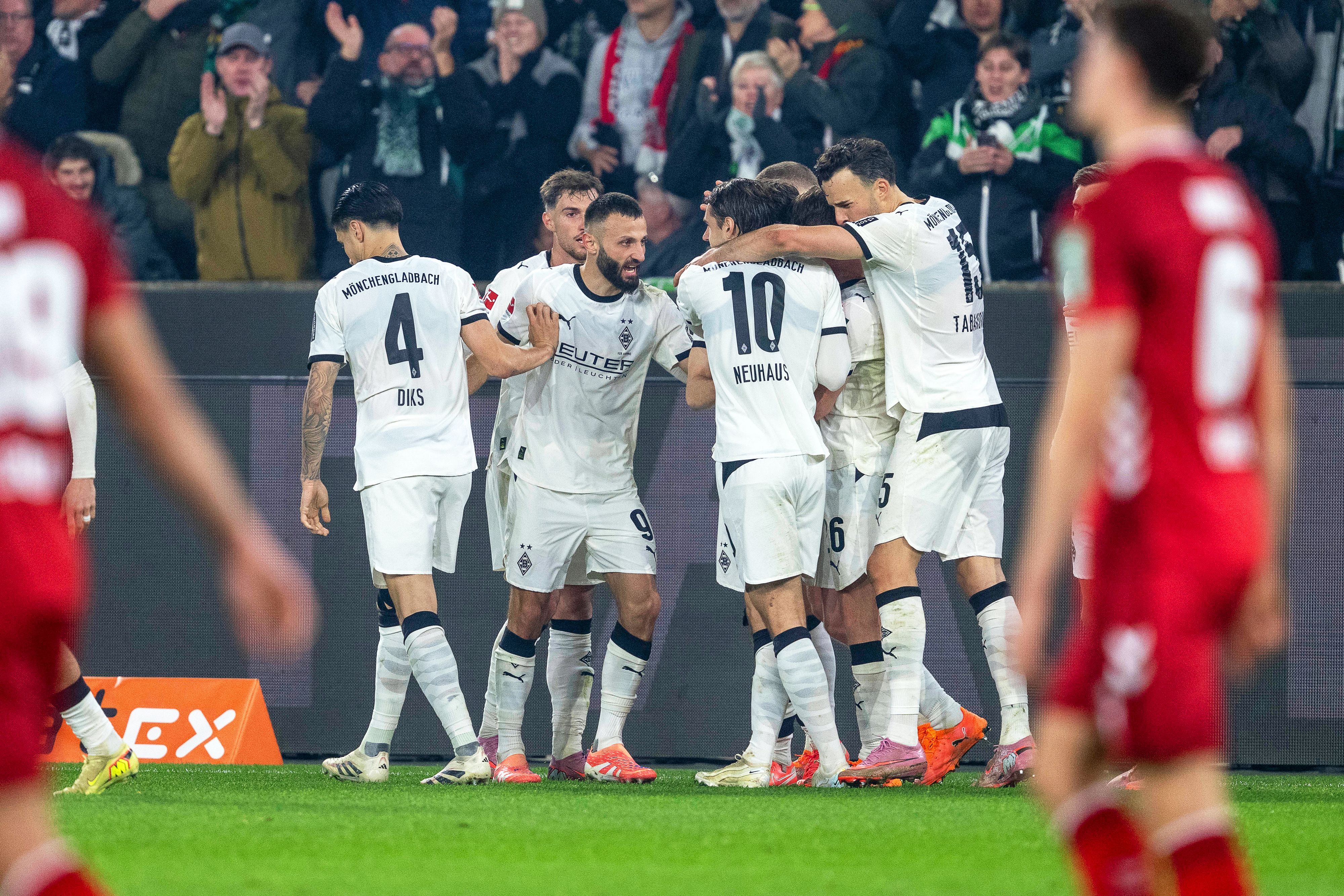 Jubel über die Derby-Führung bei den Borussia-Profis.