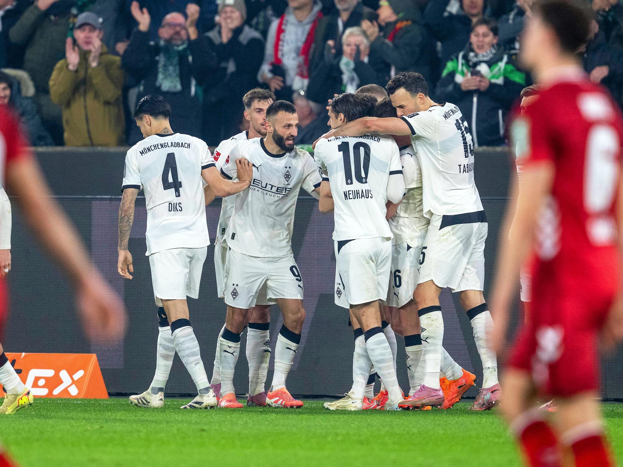 Jubel über die Derby-Führung bei den Borussia-Profis.
