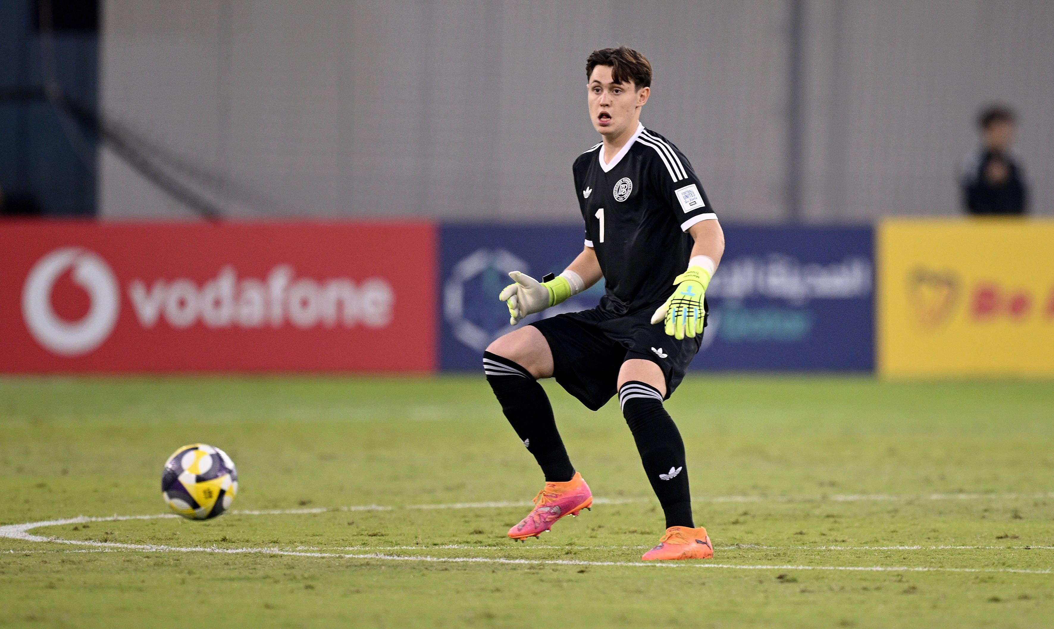 Marcello Trippel wartet auf einen Ball.
