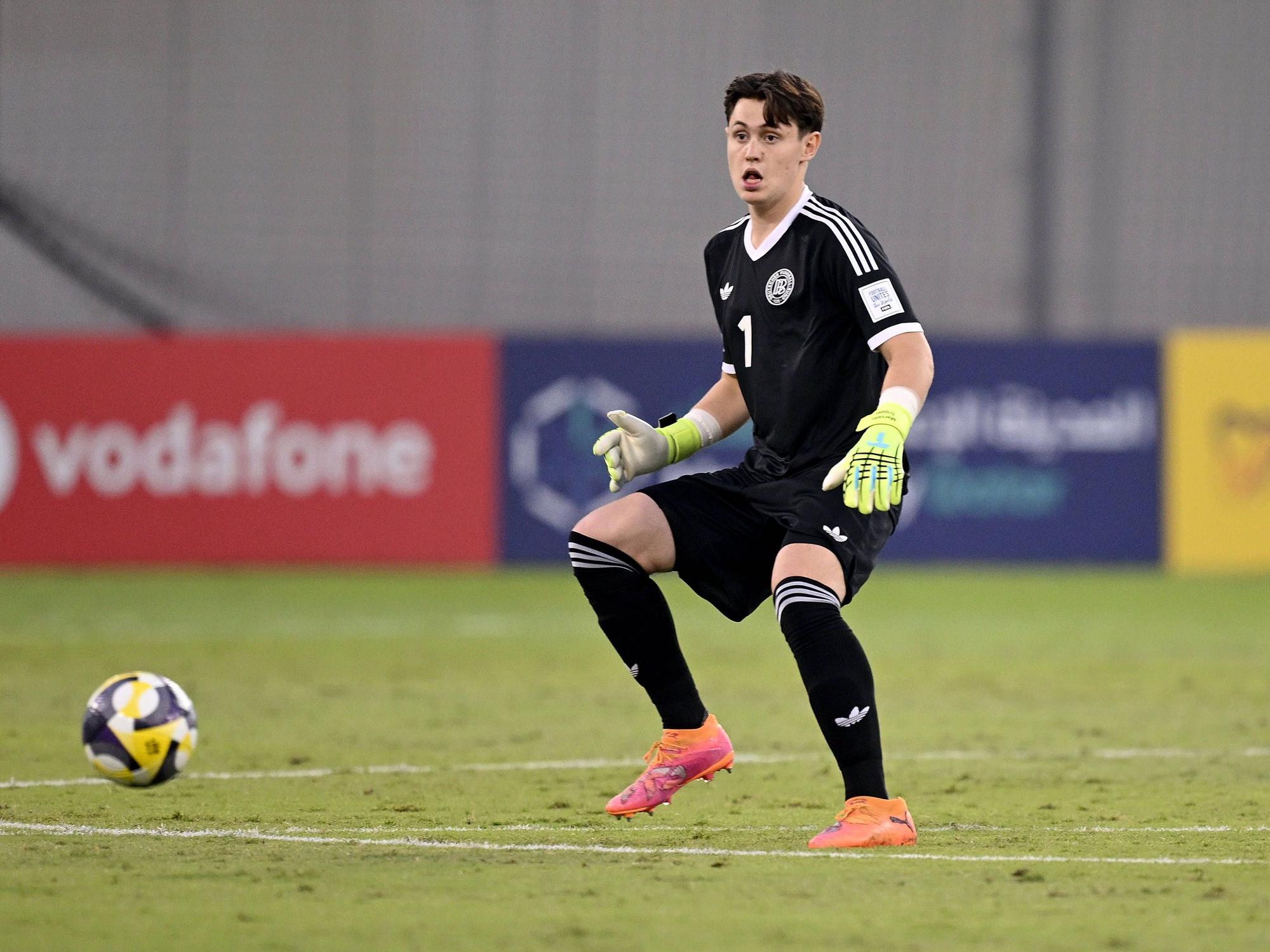 Marcello Trippel wartet auf einen Ball.