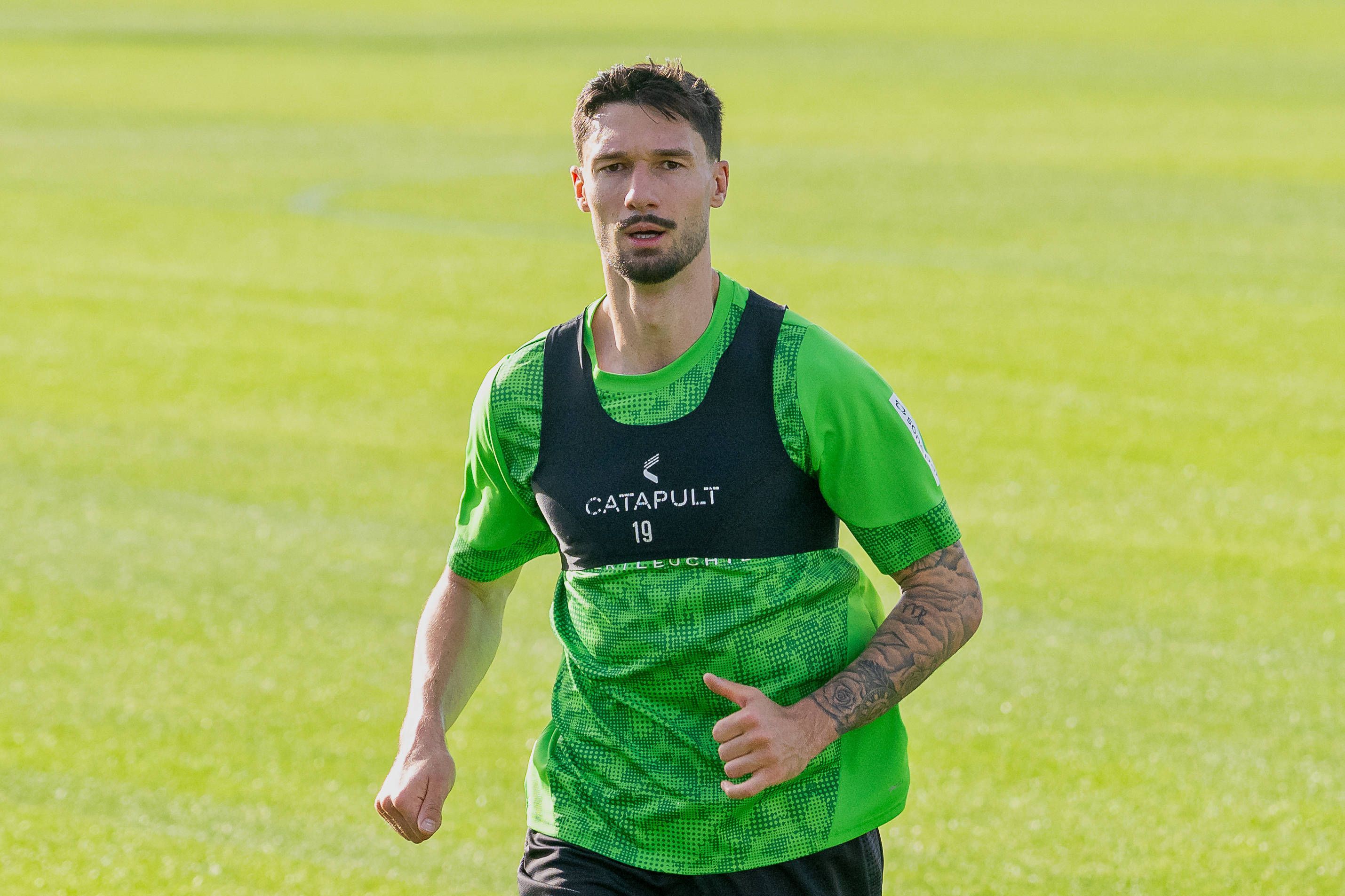 Tim Kleindienst läuft auf dem Platz.
