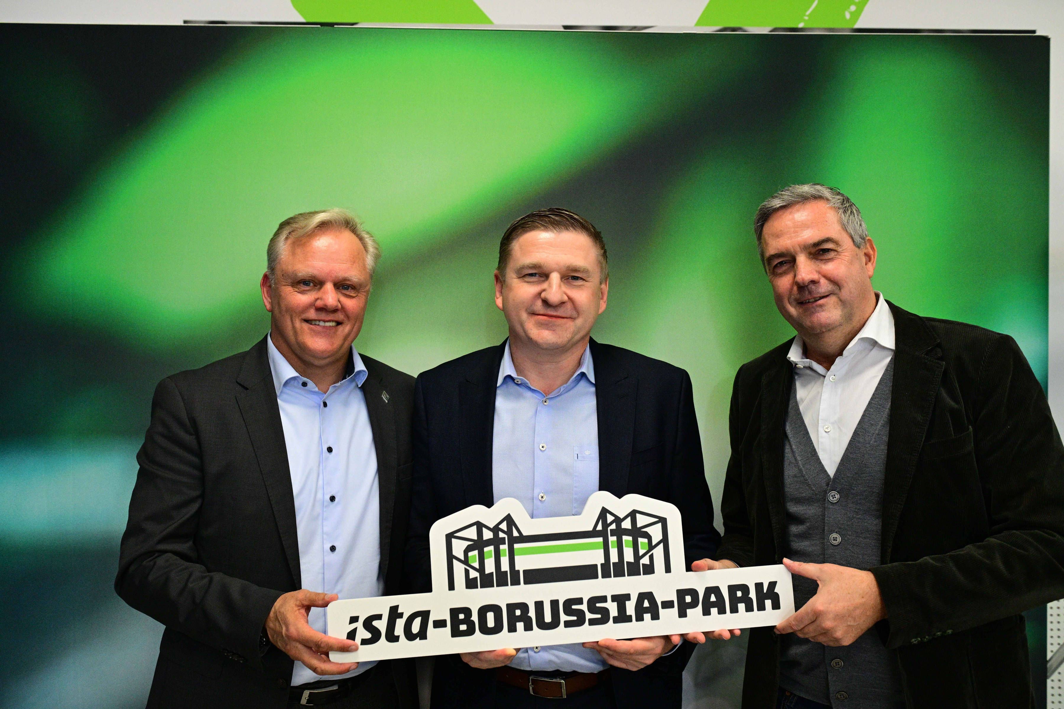 Dr. Stefan Stegemann, Hagen Lessing, Markus Aretz mit Schild