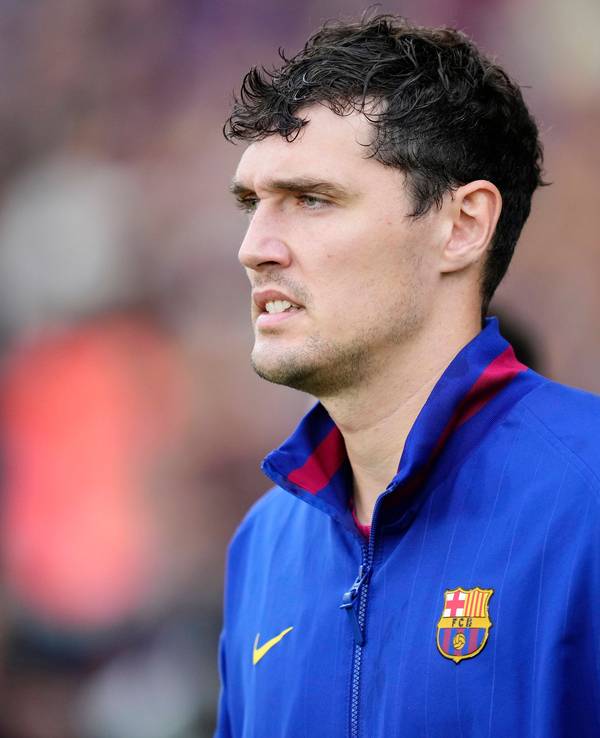 Andreas Christensen im Trainingsanzug des FC Barcelona.