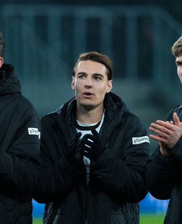 Florian Neuhaus und Haris Tabakovic bedanken sich bei den Fans.