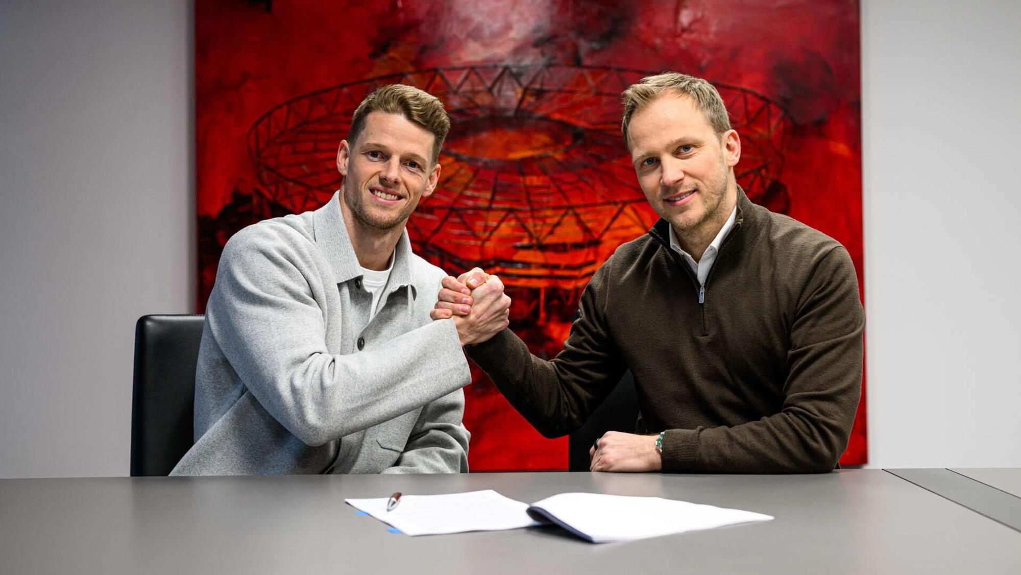 Jonas Omlin wird bei Bayer Leverkusen vorgestellt.