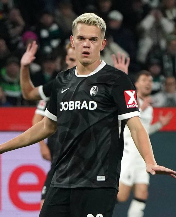 Matthias Ginter gestikuliert im Spiel zwischen Borussia Mönchengladbach und dem SC Freiburg.