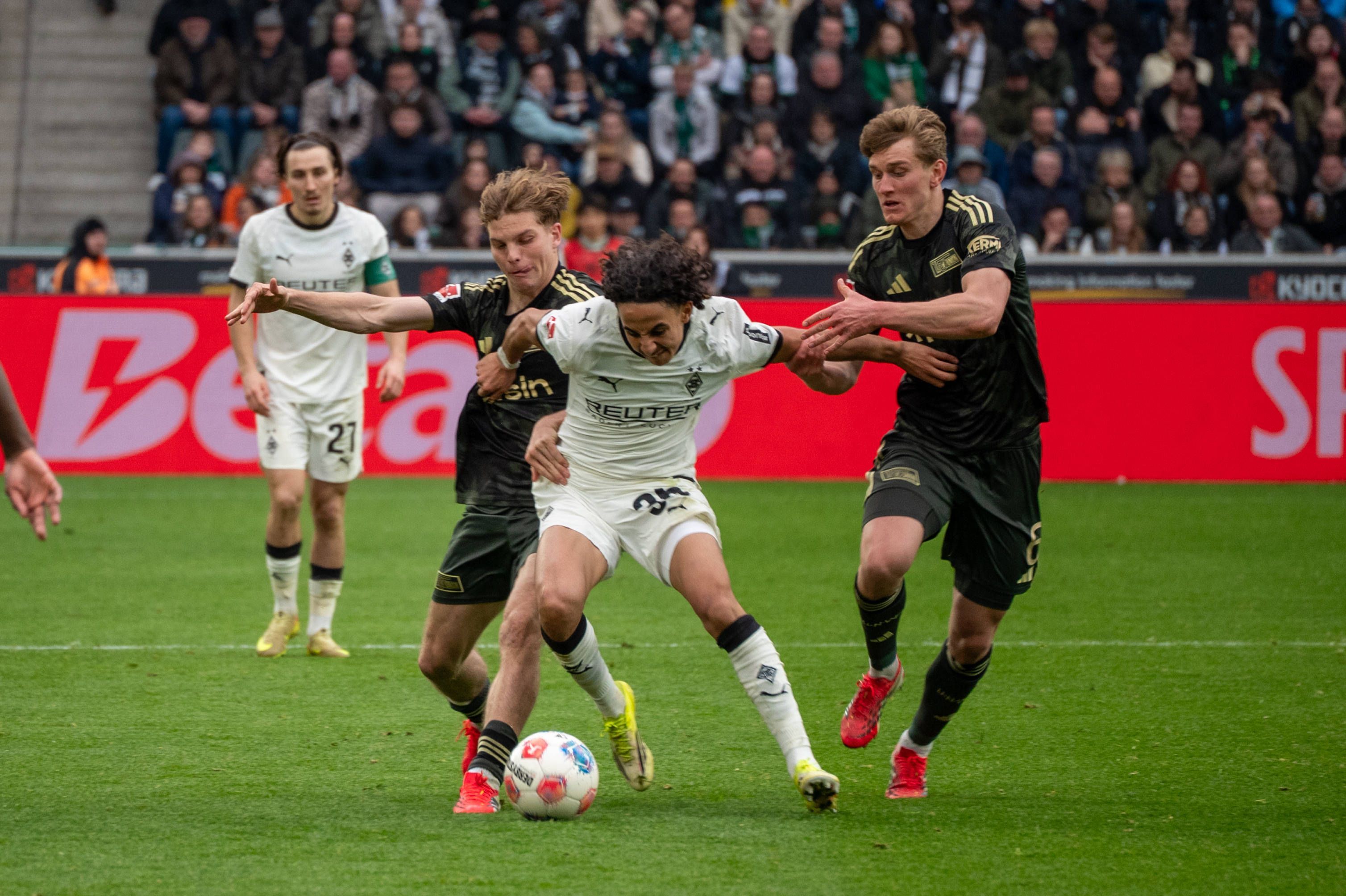 Bei seinem Startelf-Debüt in die Mangel genommen: Fohlen-Talent Wael Mohya