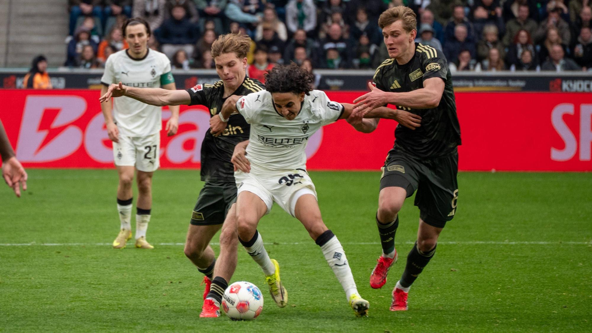 Bei seinem Startelf-Debüt in die Mangel genommen: Fohlen-Talent Wael Mohya