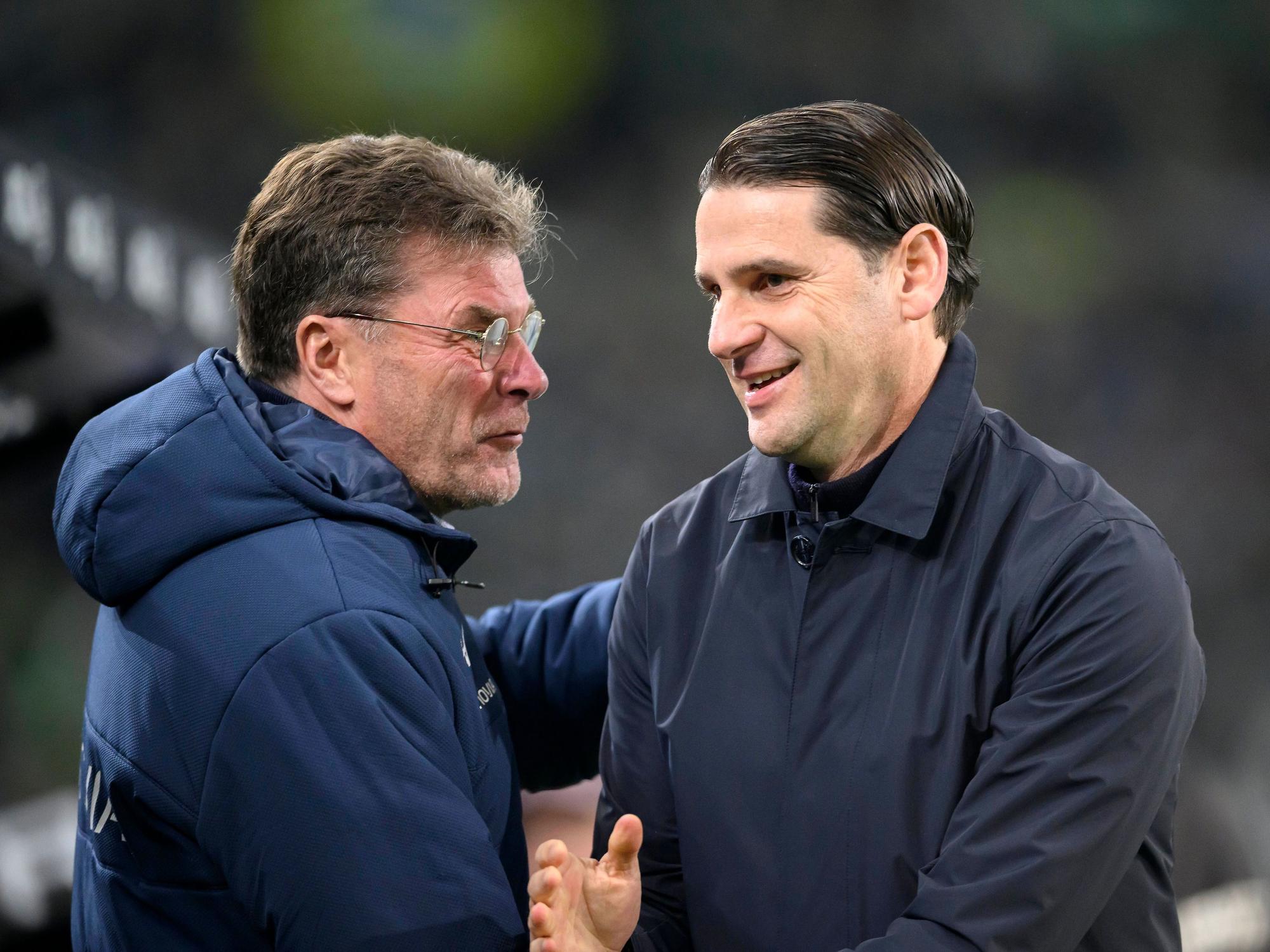 Dieter Hecking und Gerardo Seoane begrüßen sich.