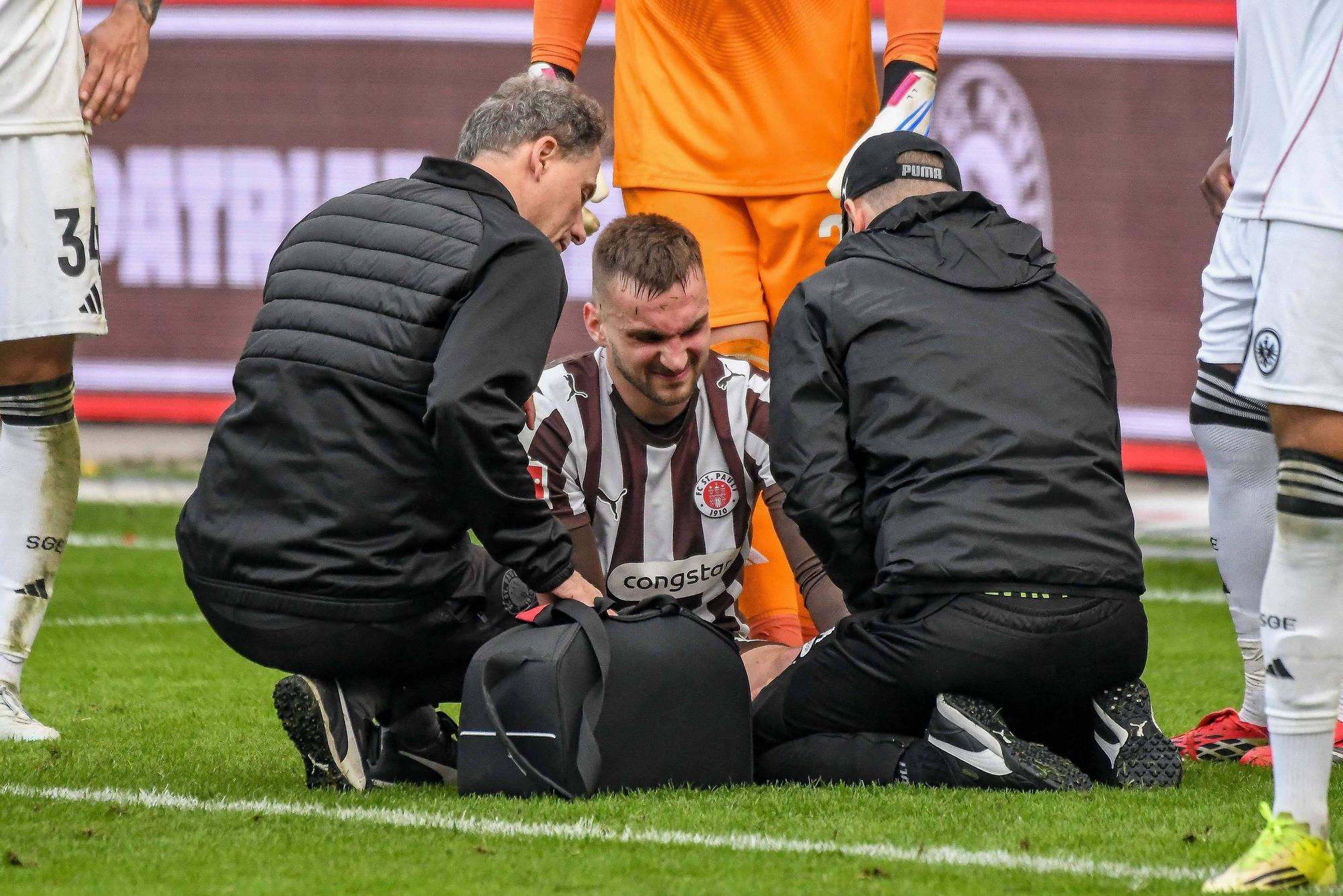 James Sands wird behandelt.