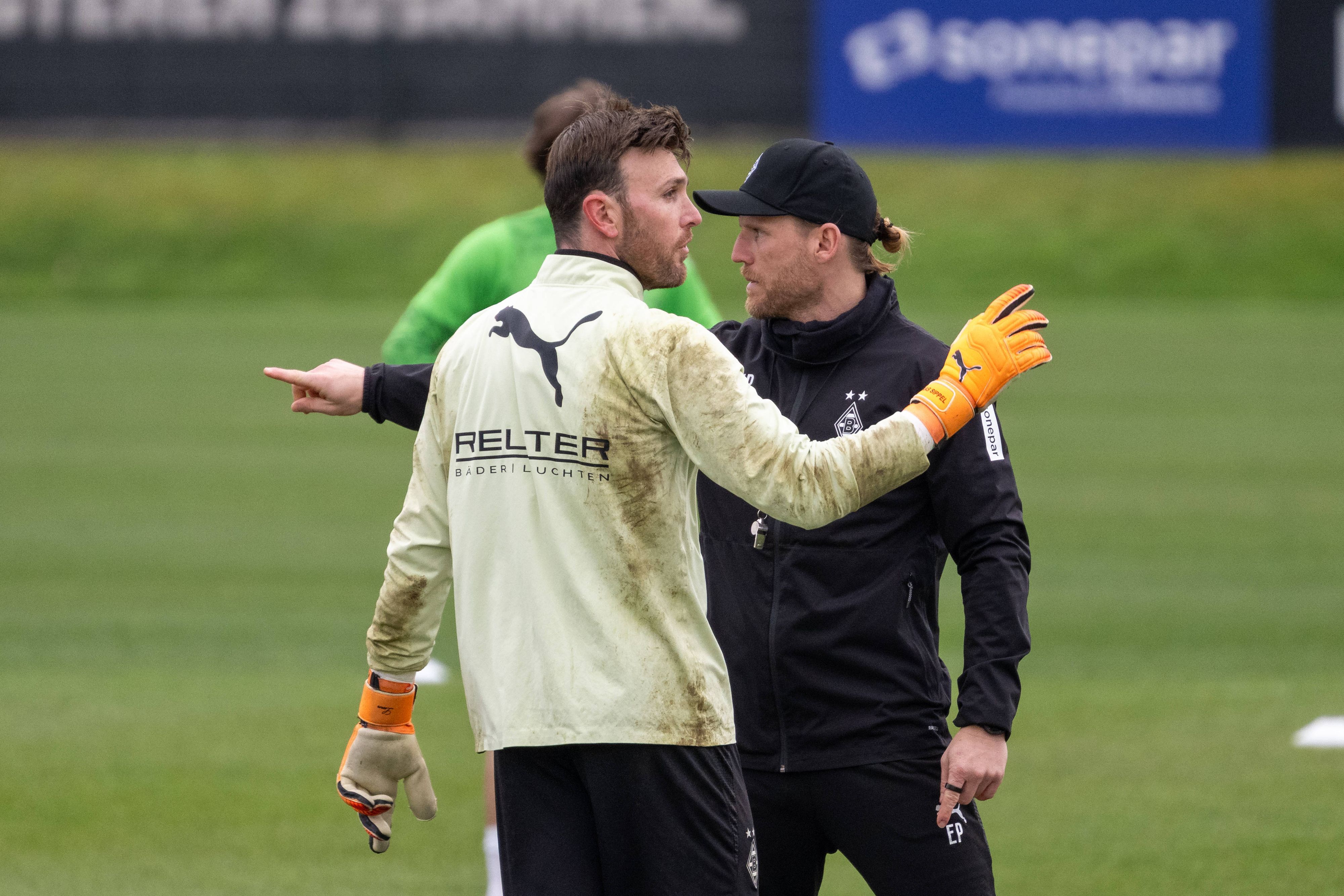 Tobias Sippel im Training mit Eugen Polanski.