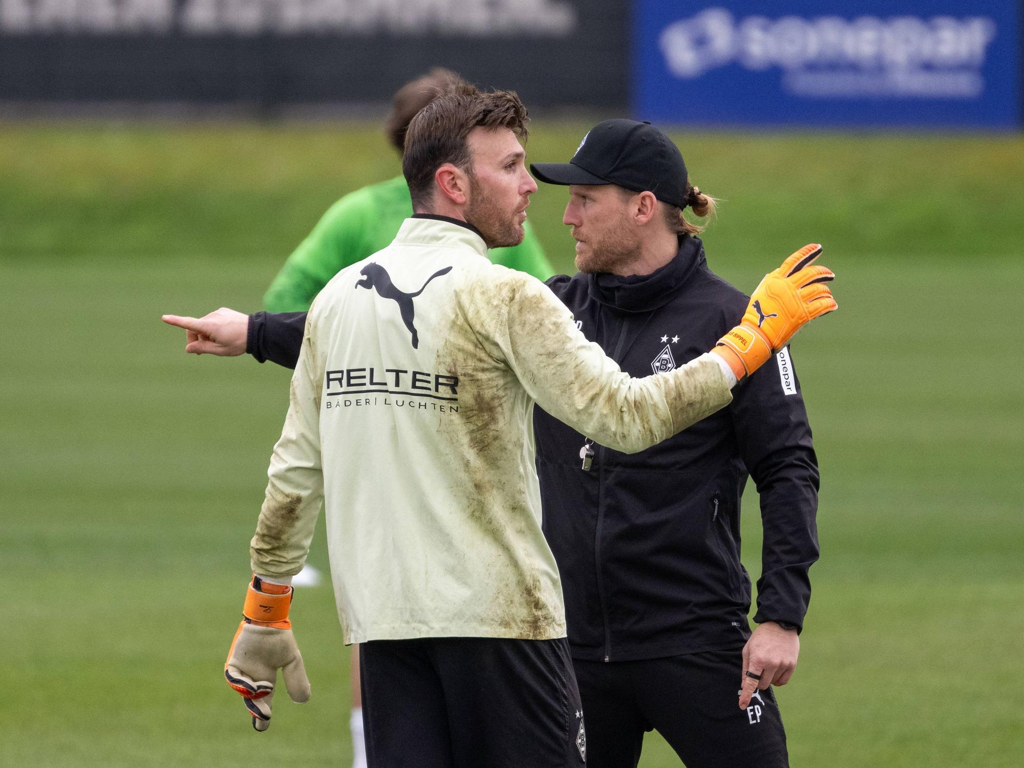 Tobias Sippel im Training mit Eugen Polanski.