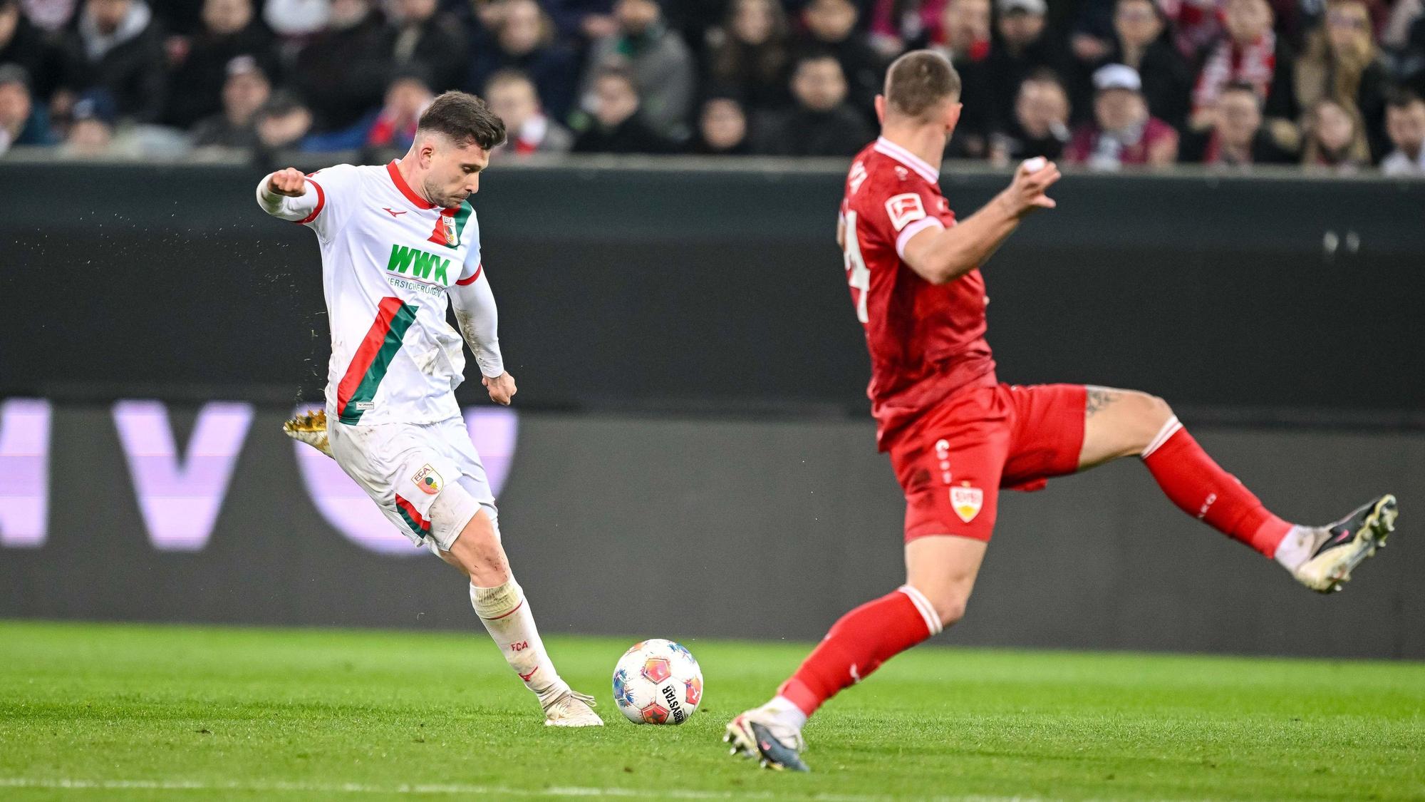 Elvis Rexhbecaj (l.) setzt zum Schuss an.