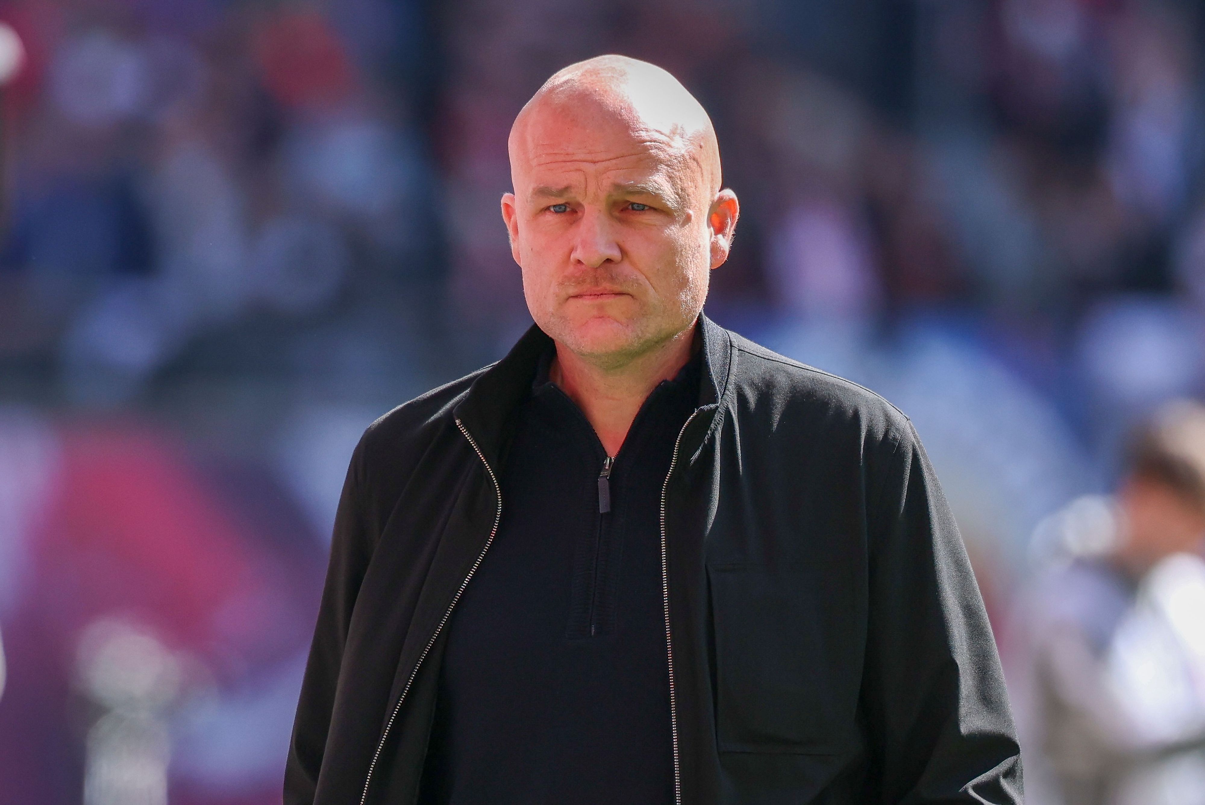 Gladbachs Sportboss Rouven Schröder kommt ins Stadion.