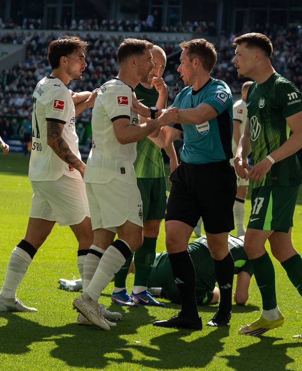 Rudelbildung beim Gladbach-Spiel in Wolfsburg.