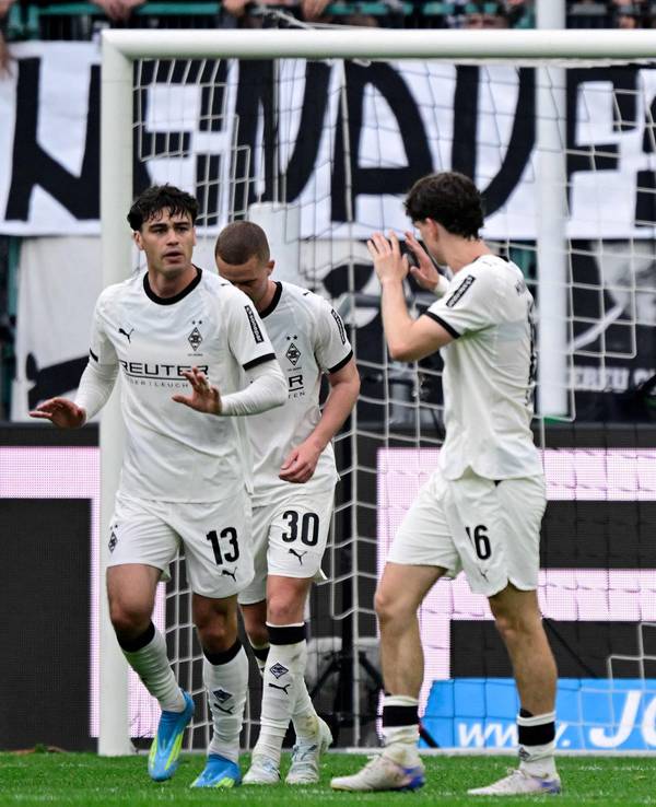 Torjubel bei den Gladbach-Profis.