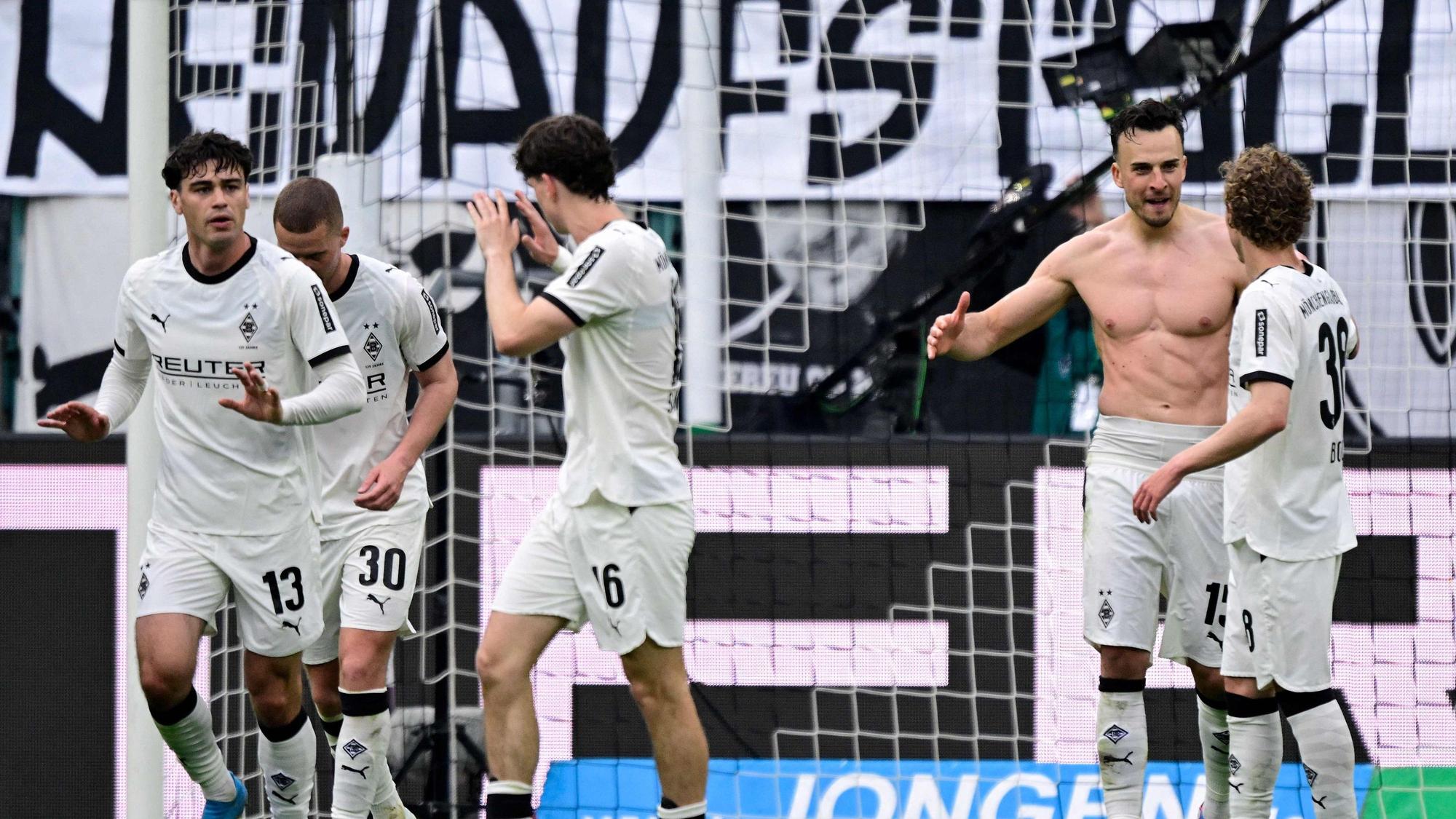 Torjubel bei den Gladbach-Profis.