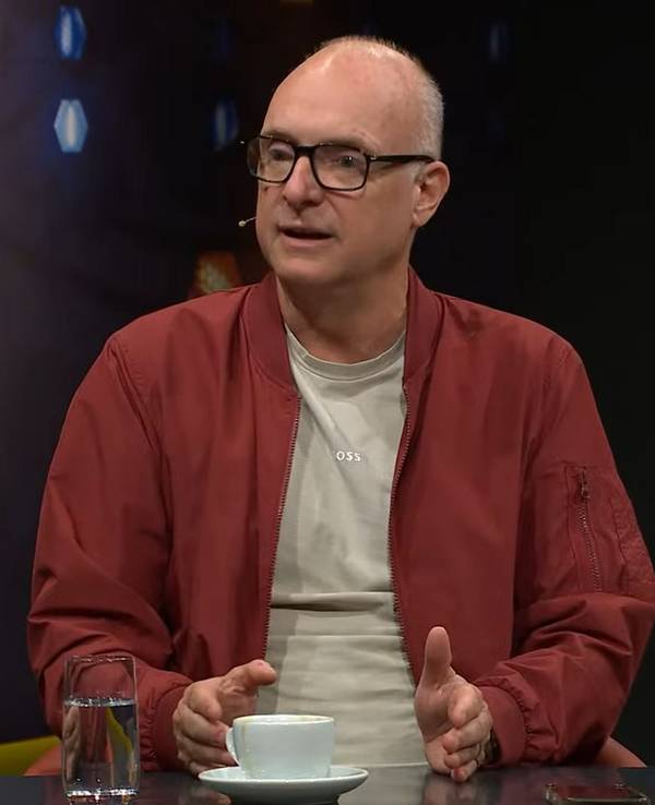 In der TV-Show Glanzparade spricht Frank Buschmann über Gladbach.