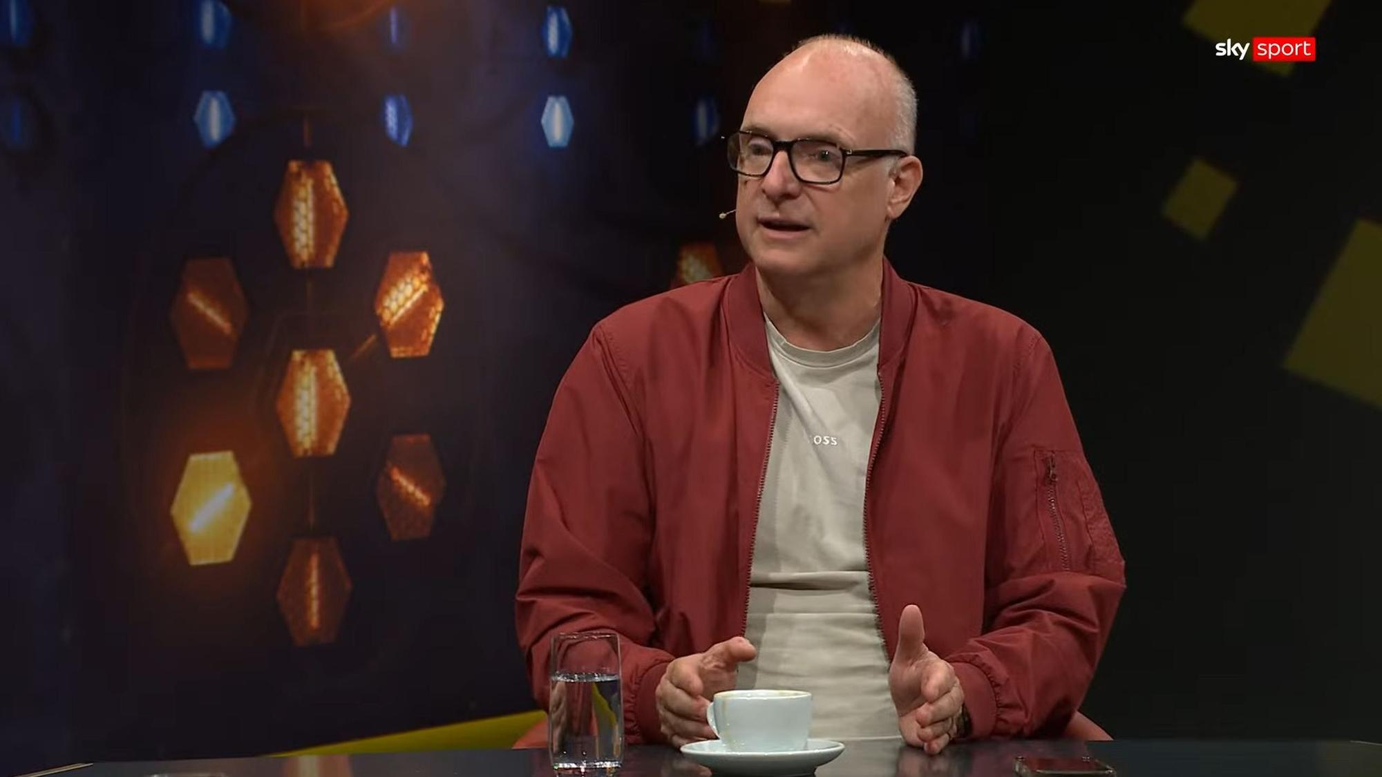 In der TV-Show Glanzparade spricht Frank Buschmann über Gladbach.