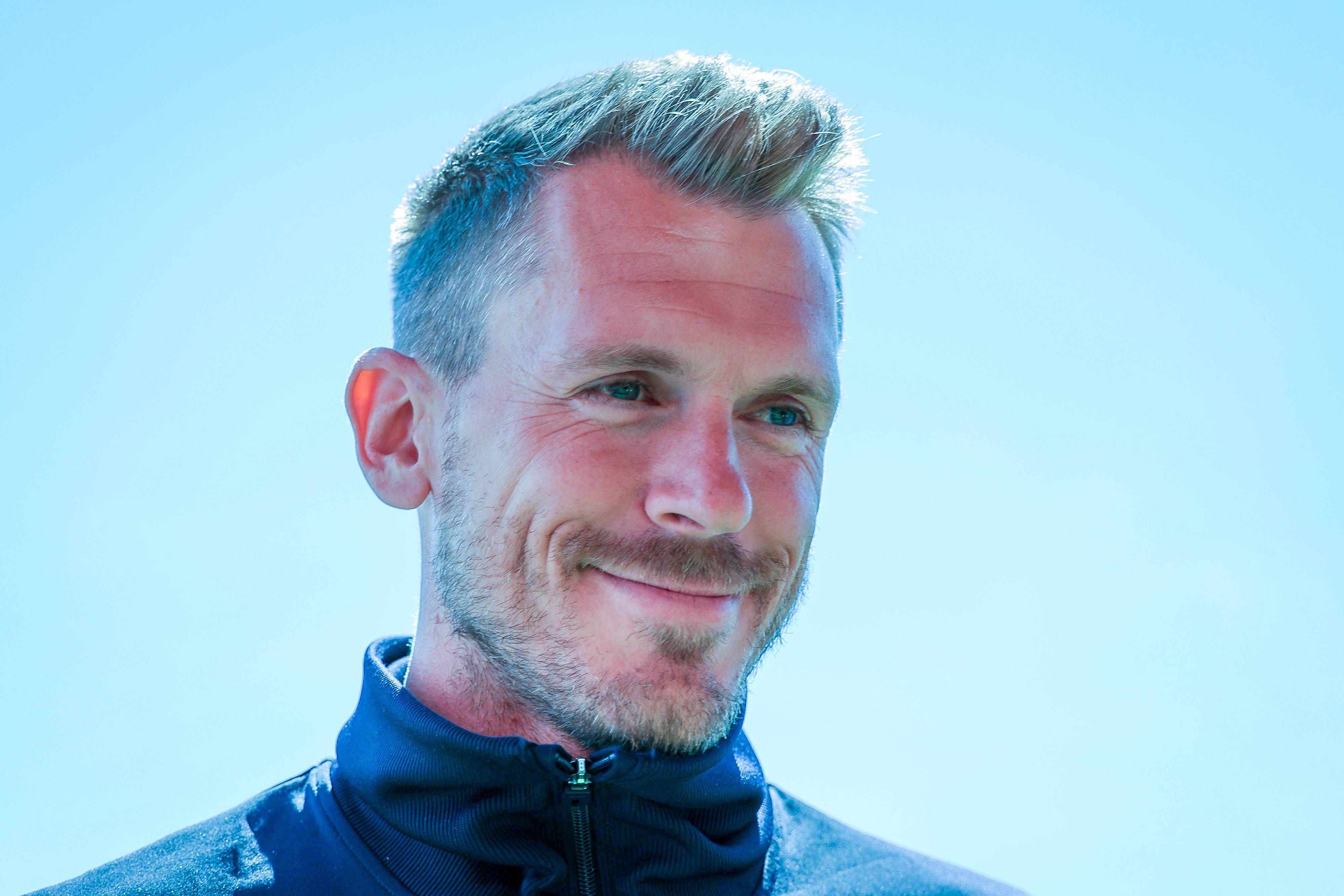 Torwart Daniel Batz lächelt.