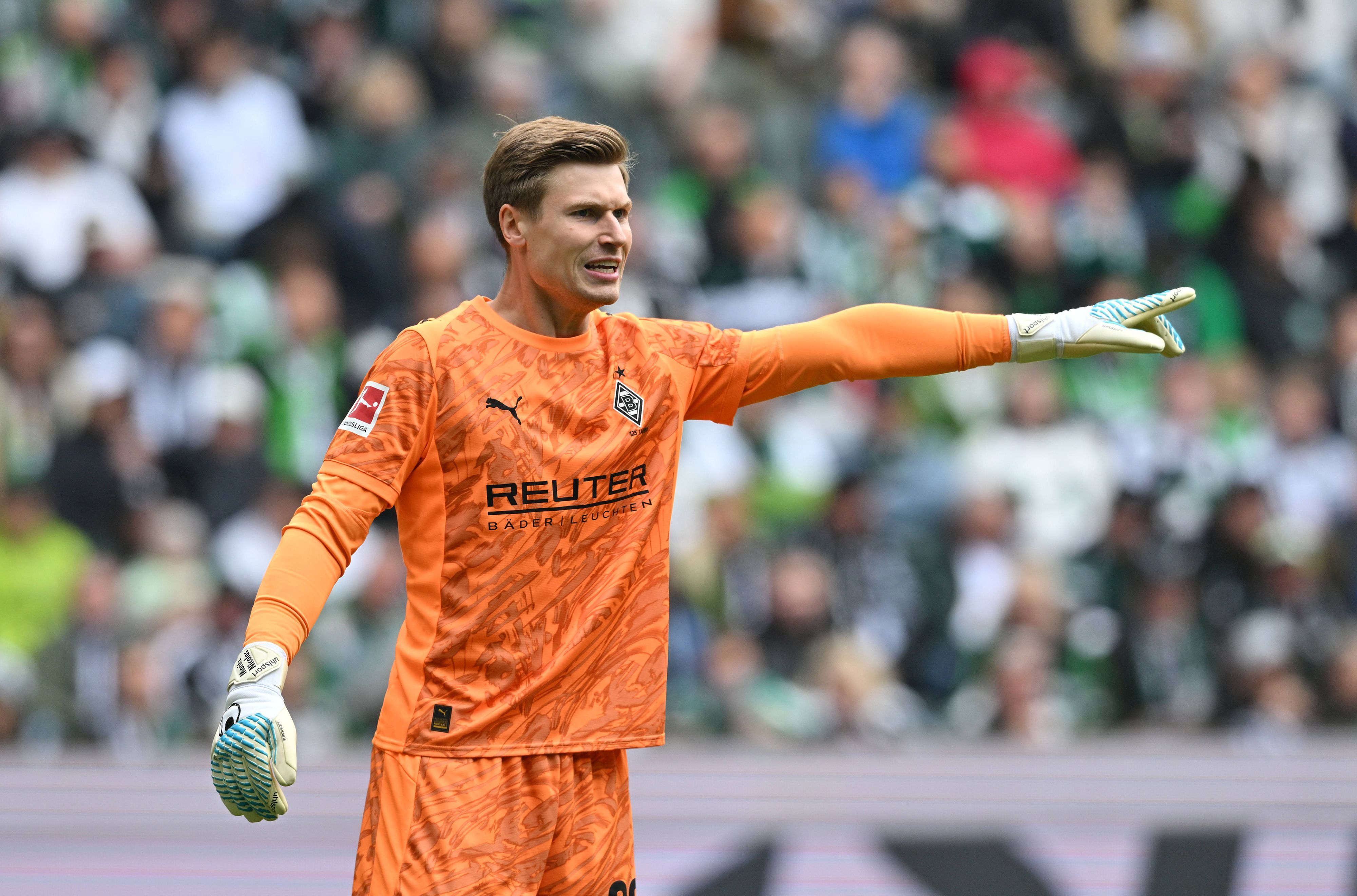 Moritz Nicolas gibt Anweisungen auf dem Spielfeld.