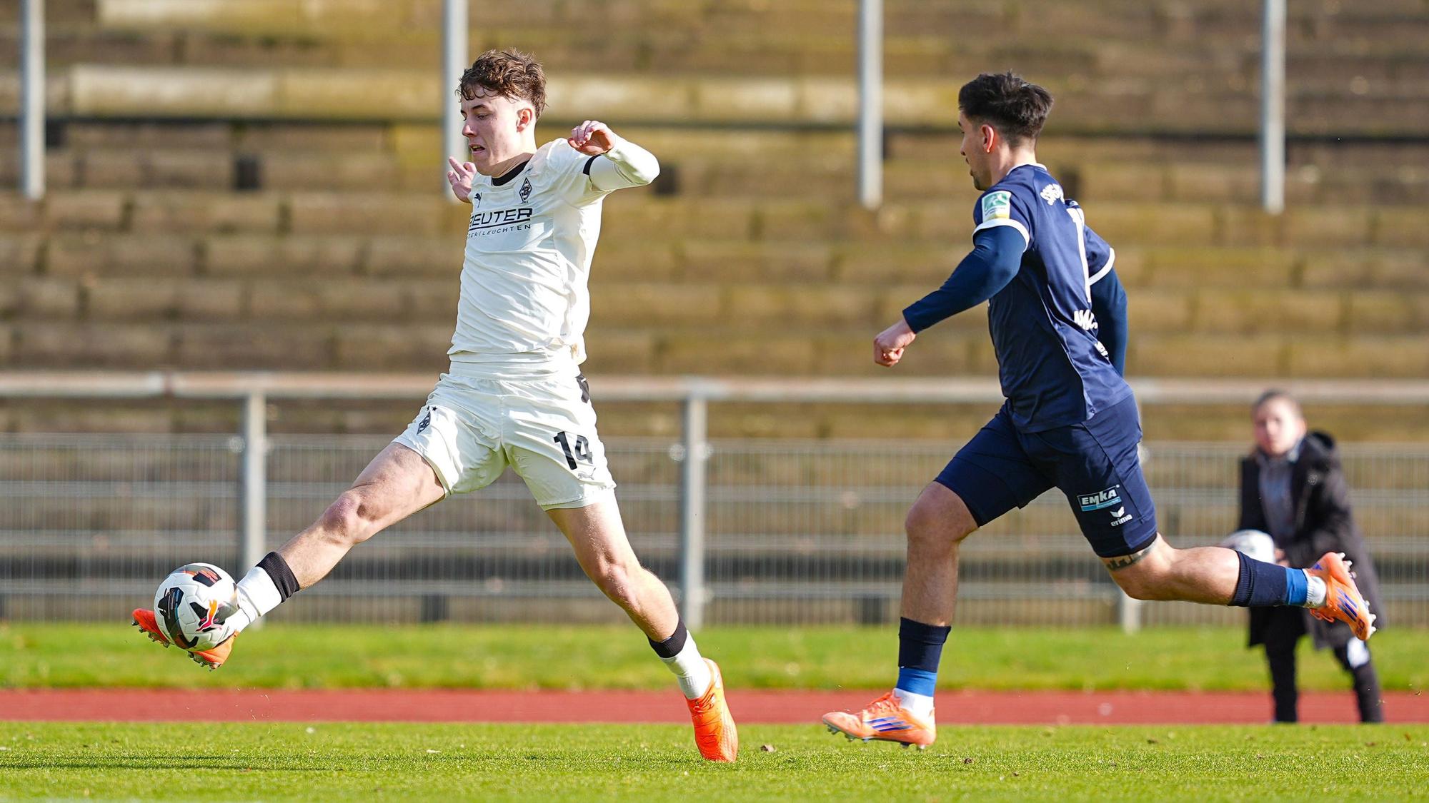 Yannick Michaelis, ein Spieler und der Ball