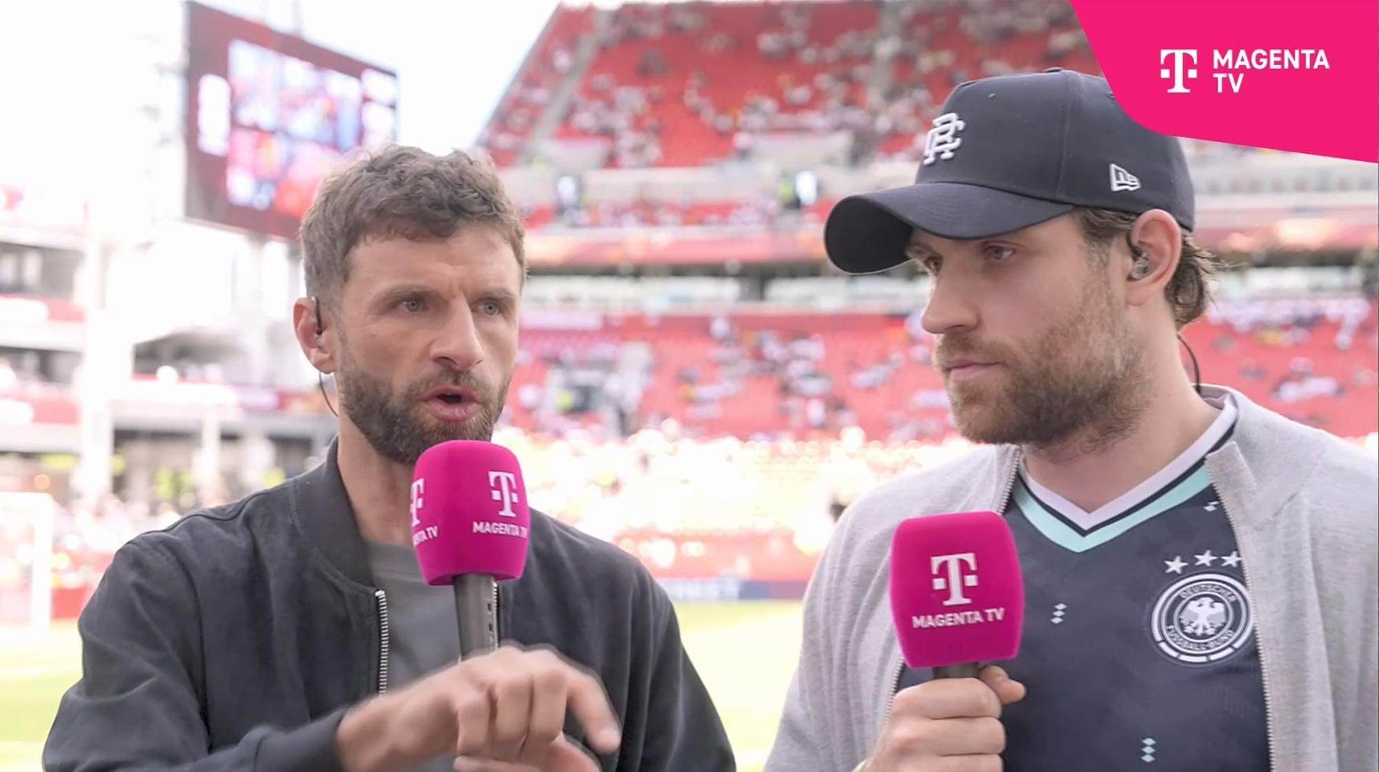 Leon Draisaitl und Thomas Müller im Gespräch.