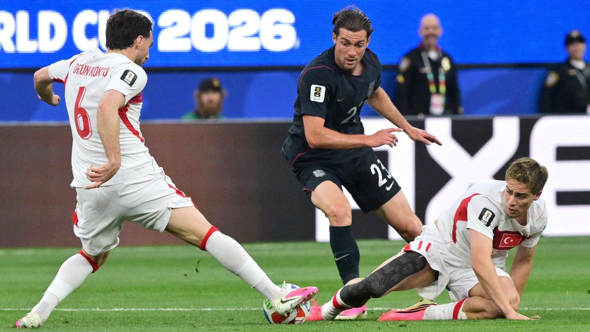 Zweikampf bei der WM im Spiel USA - Türkei