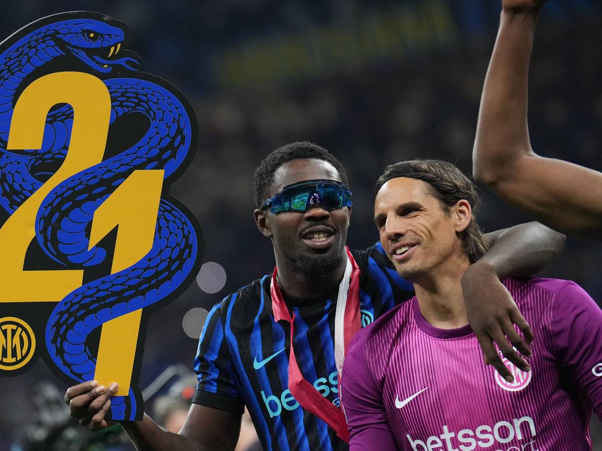 Marcus Thuram und Yann Sommer feiern den Scudetto.