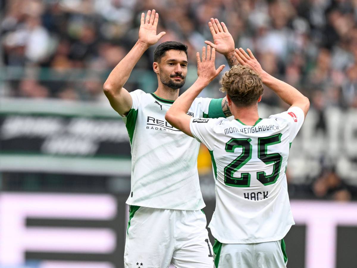 Robin Hack und Tim Kleindienst feiern