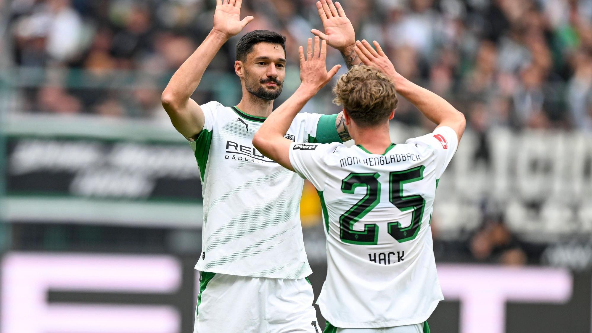 Robin Hack und Tim Kleindienst feiern