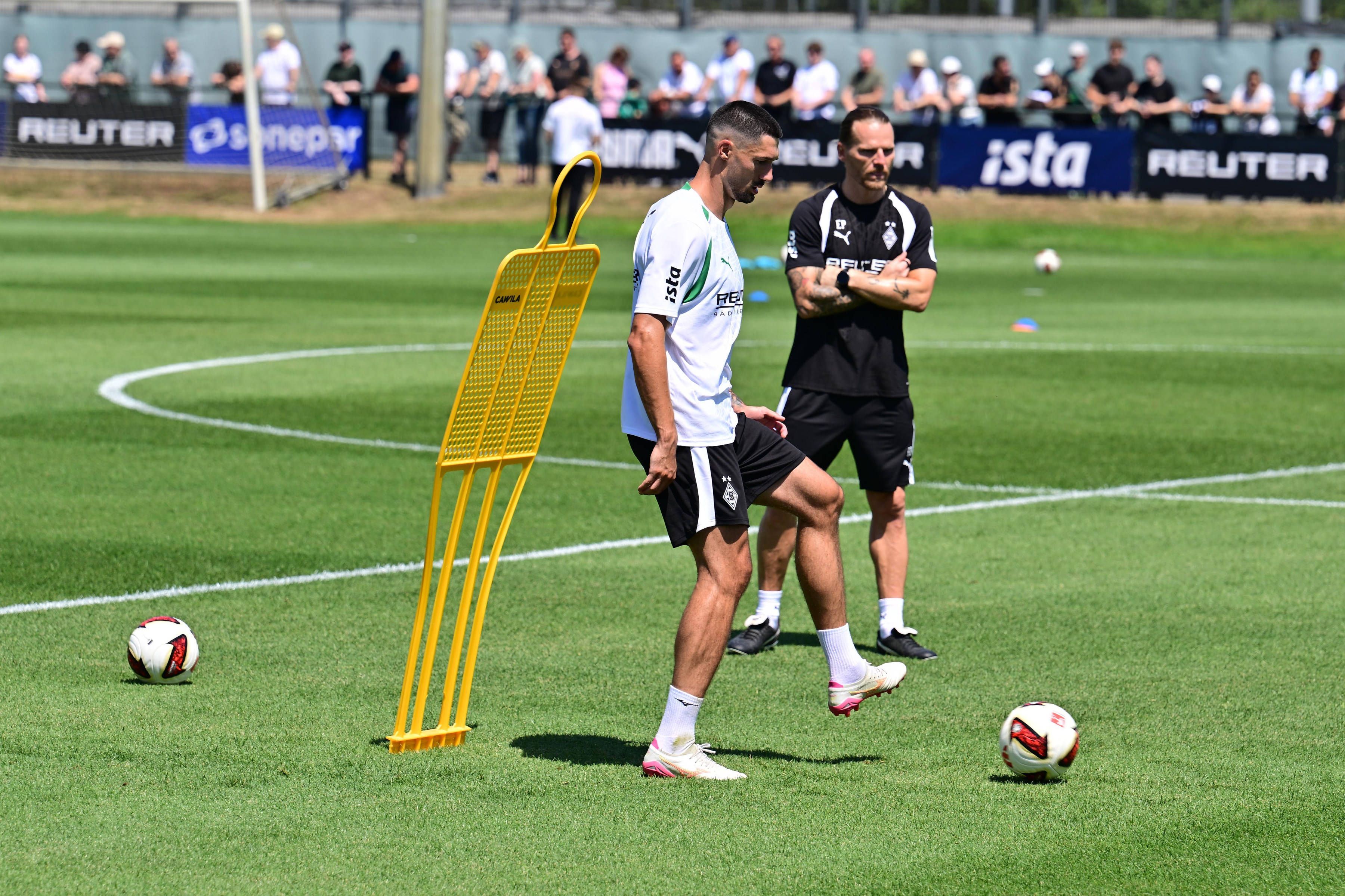 Fussballer Tim Kleindienst und Trainer Eugen Polanski