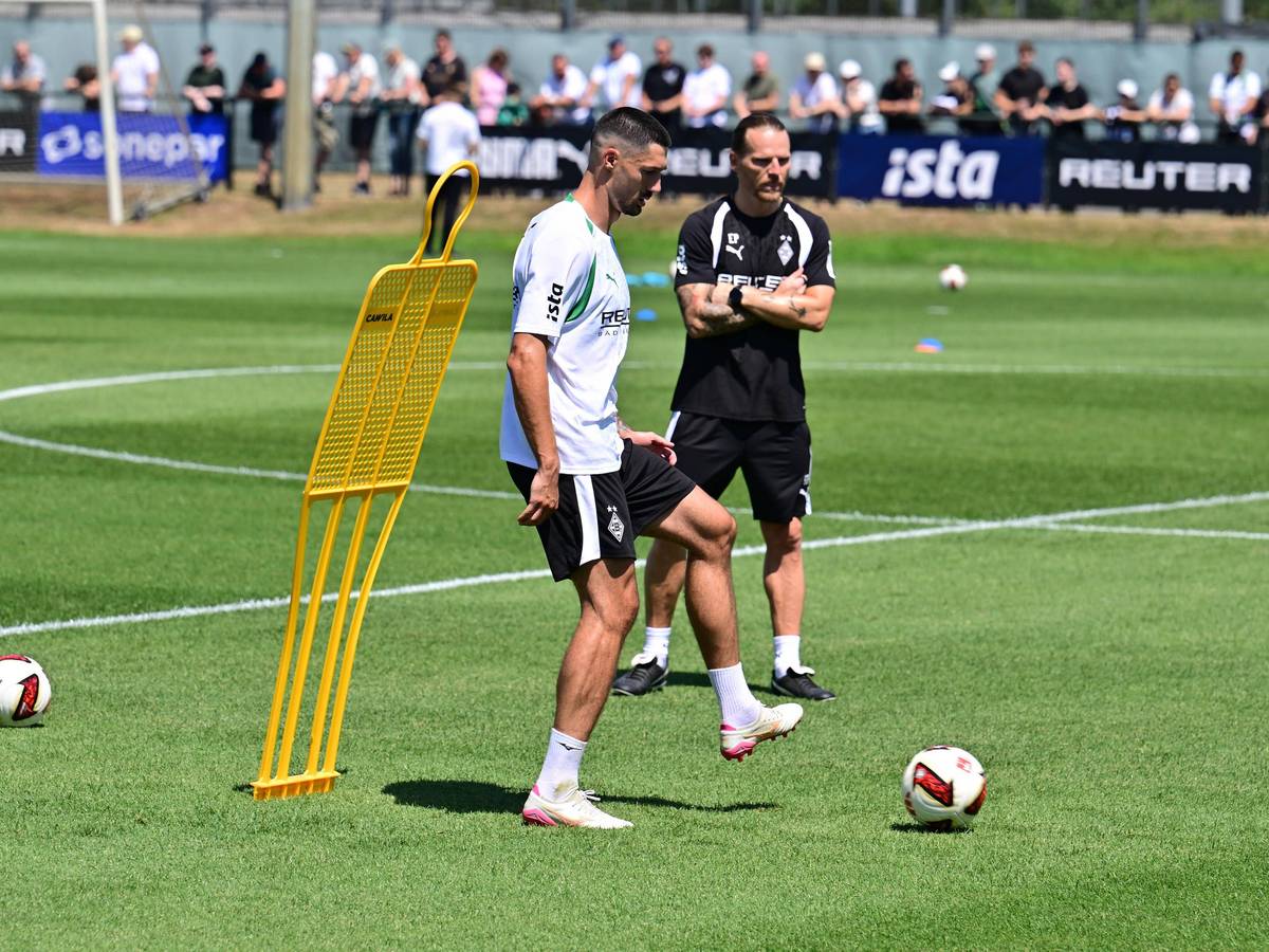 Fussballer Tim Kleindienst und Trainer Eugen Polanski