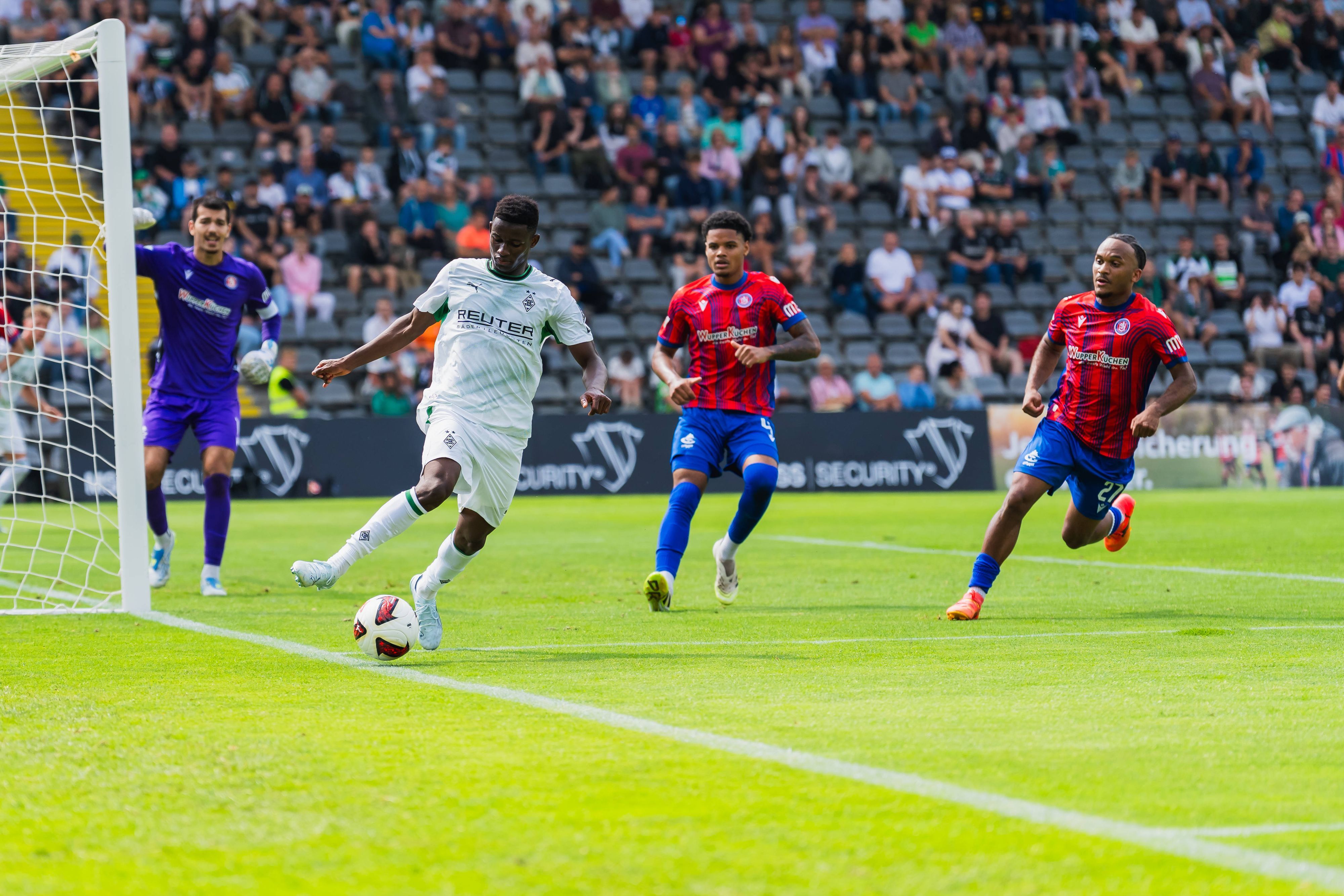 Gladbachs Iaia Manco Danfa im Testspiel gegen den Wuppertaler SV.