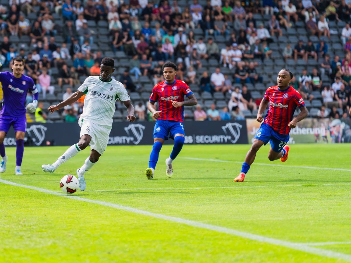 Gladbachs Iaia Manco Danfa im Testspiel gegen den Wuppertaler SV.