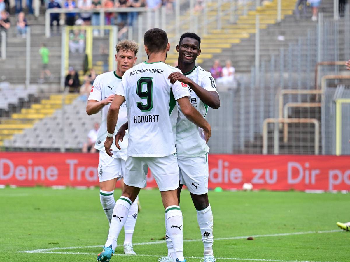 Torjubel bei Robin Hack, Franck Honorat und Iaia Marco Danfa