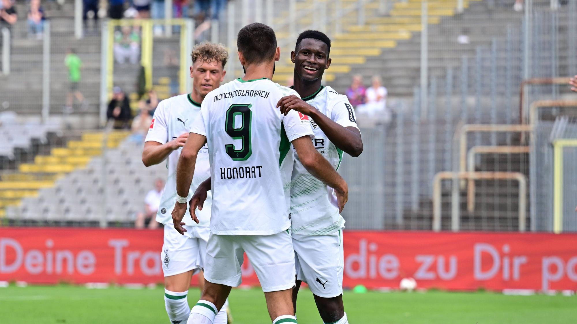 Torjubel bei Robin Hack, Franck Honorat und Iaia Marco Danfa