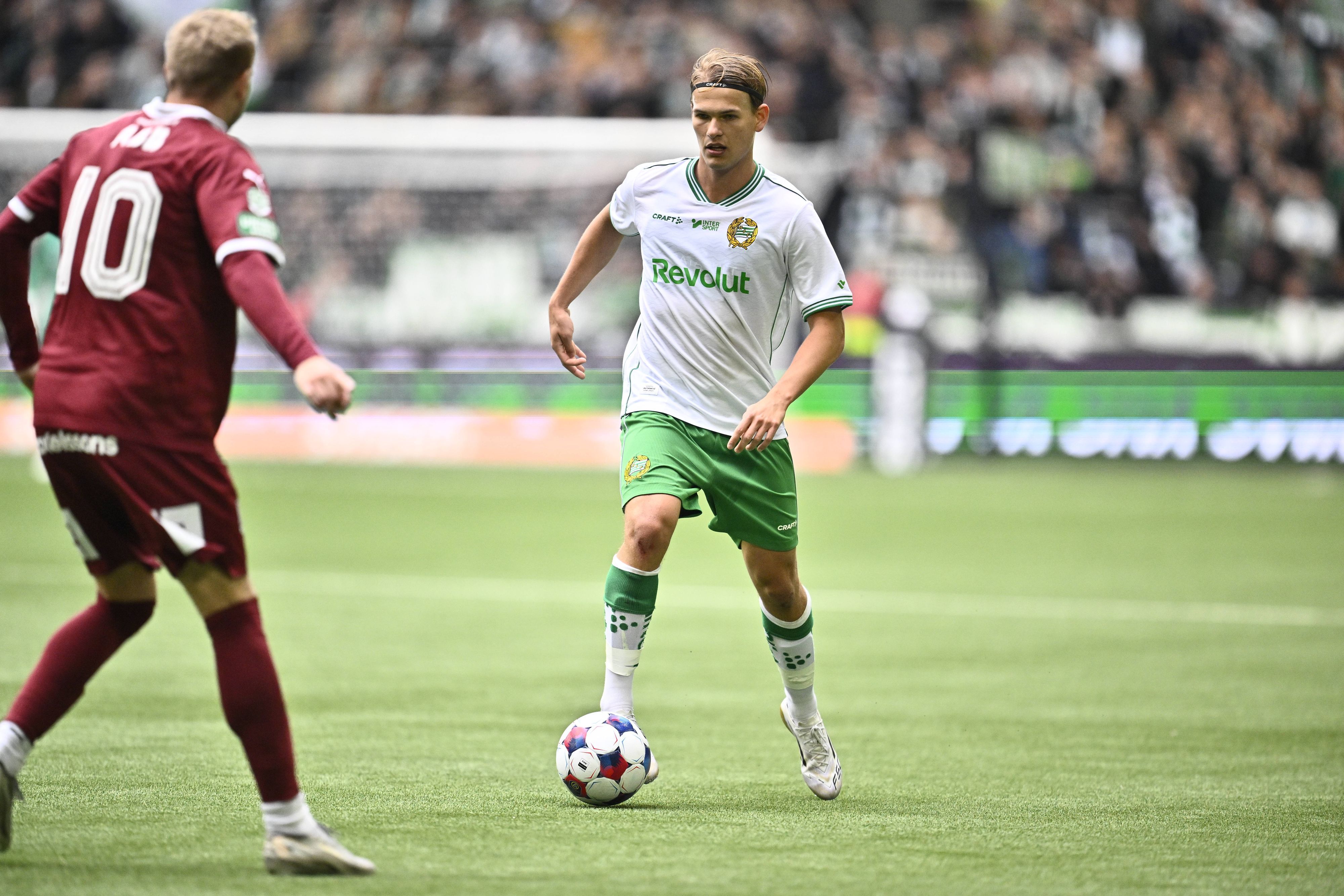 Markus Karlsson am Ball.