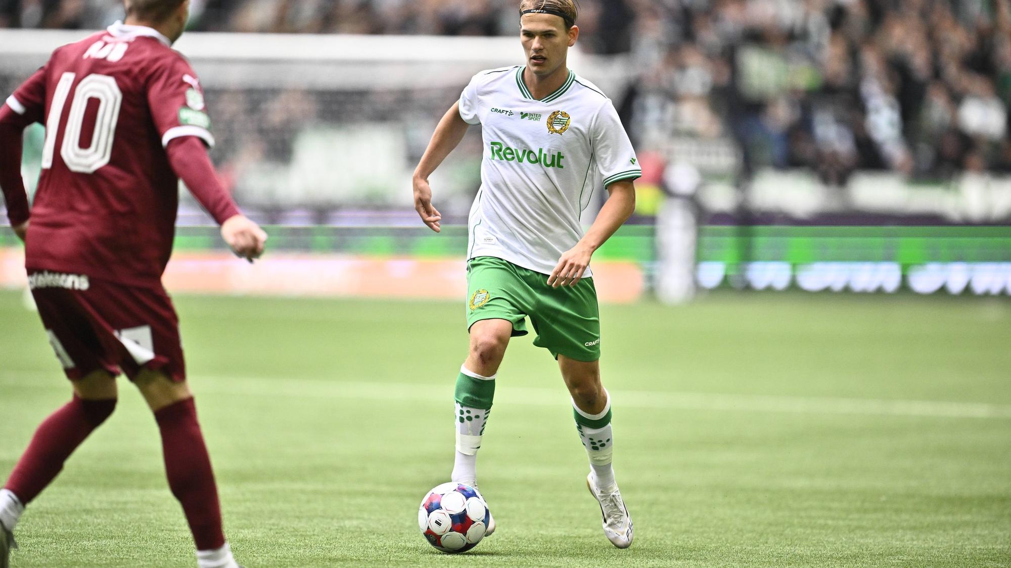 Markus Karlsson am Ball.