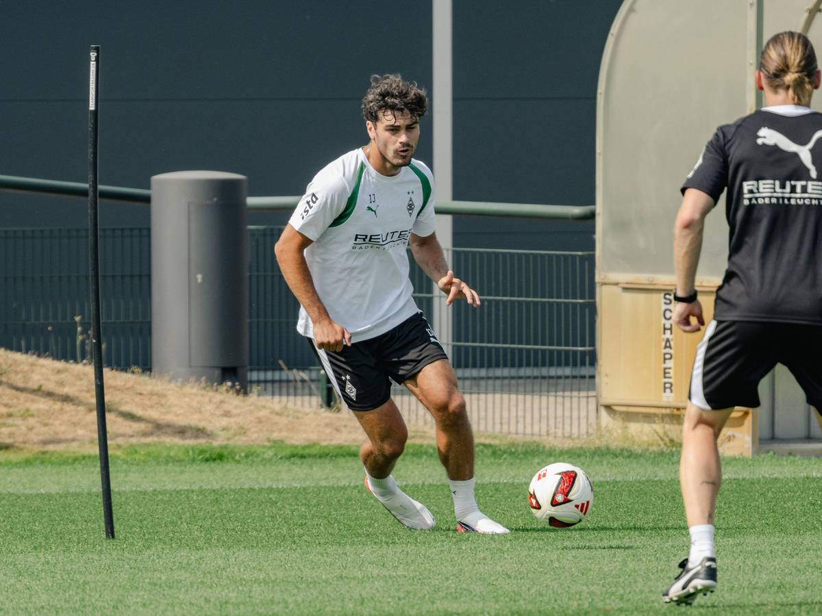 Giovanni Reyna im Training am Ball.
