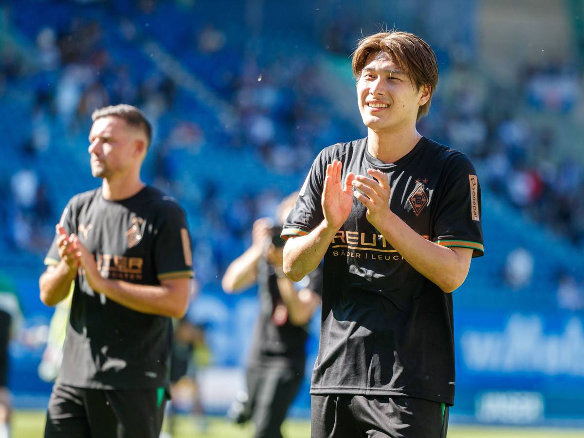 Daiki Hashioka klatscht bei einem Testspiel in die Hände.