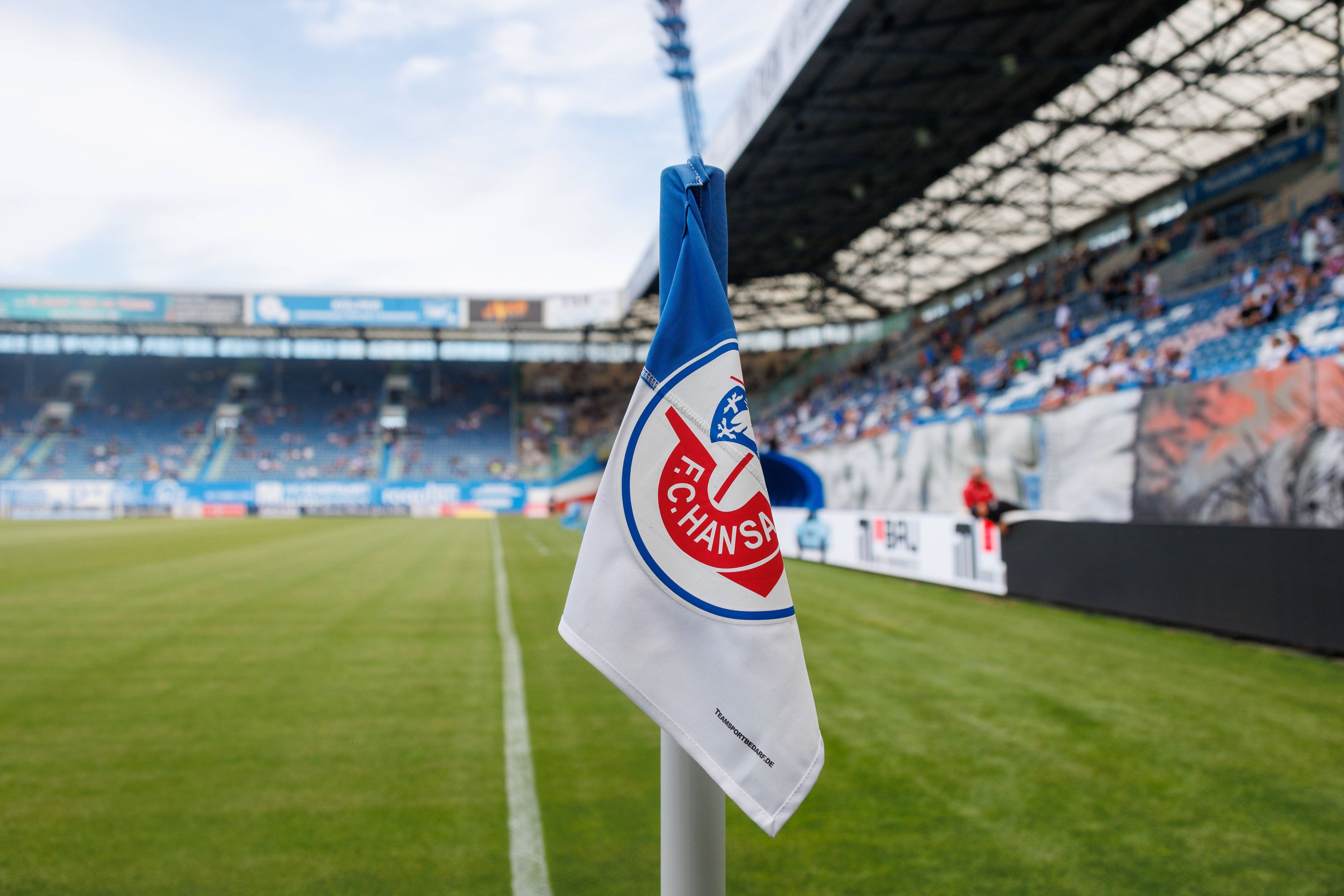 Eckfahne im Hansa-Logo im Ostseestadion.