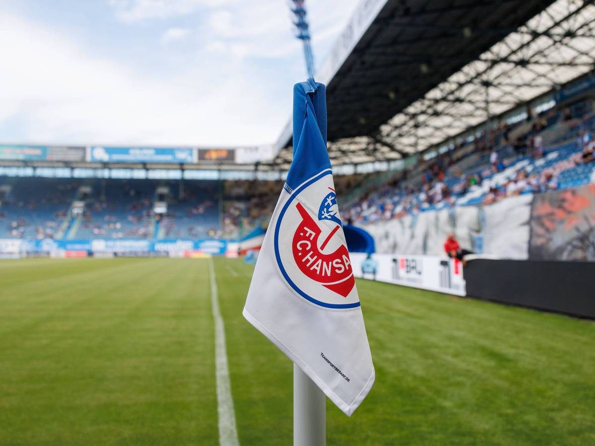 Eckfahne im Hansa-Logo im Ostseestadion.
